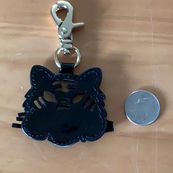 EUC rare Betsey Johnson black vinyl cat key fob - Picture 2 of 2